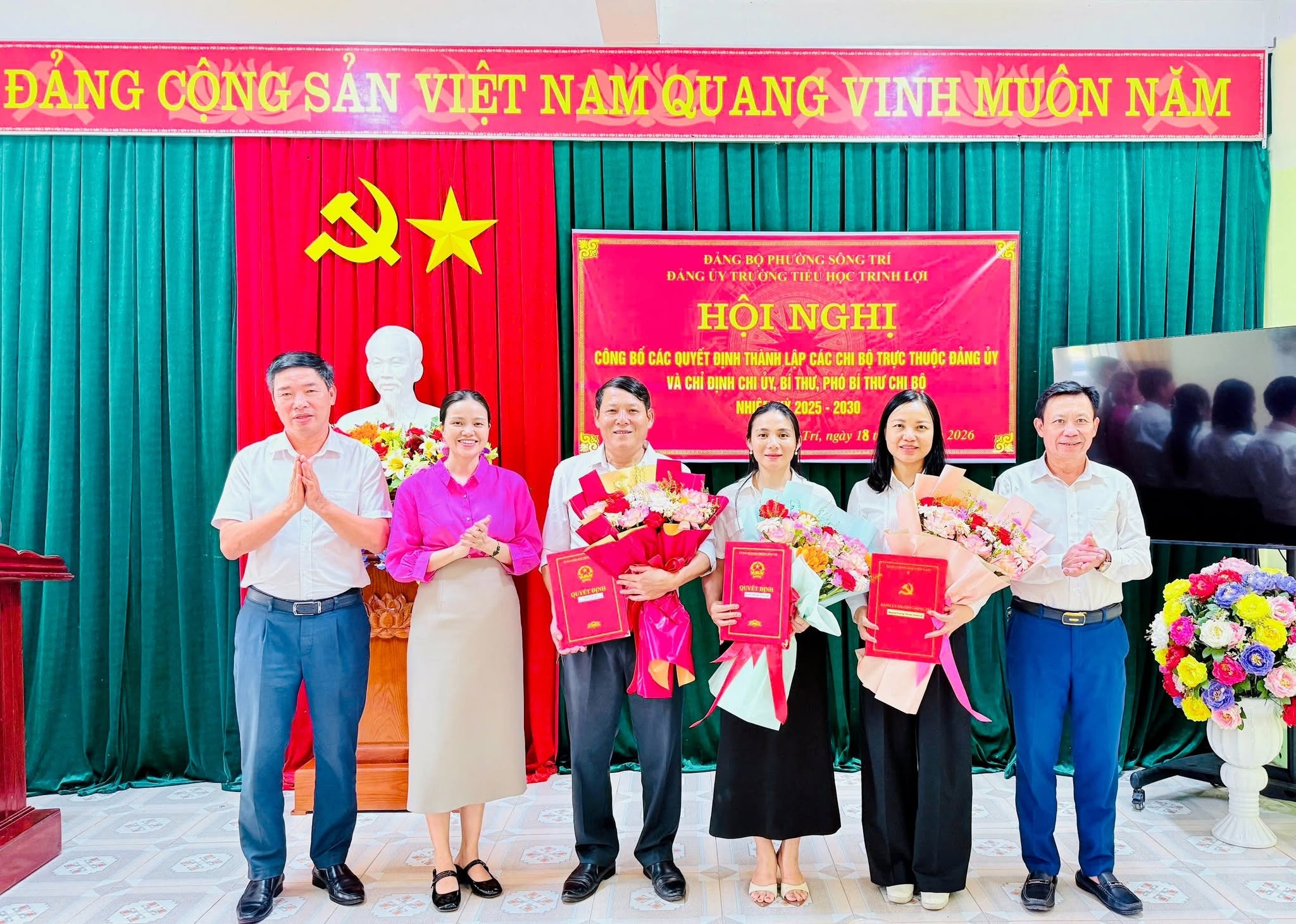 ĐẢNG BỘ TRƯỜNG TIỂU HỌC TRINH LỢI CÔNG BỐ CÁC QUYẾT ĐỊNH VỀ CÔNG TÁC CÁN BỘ**